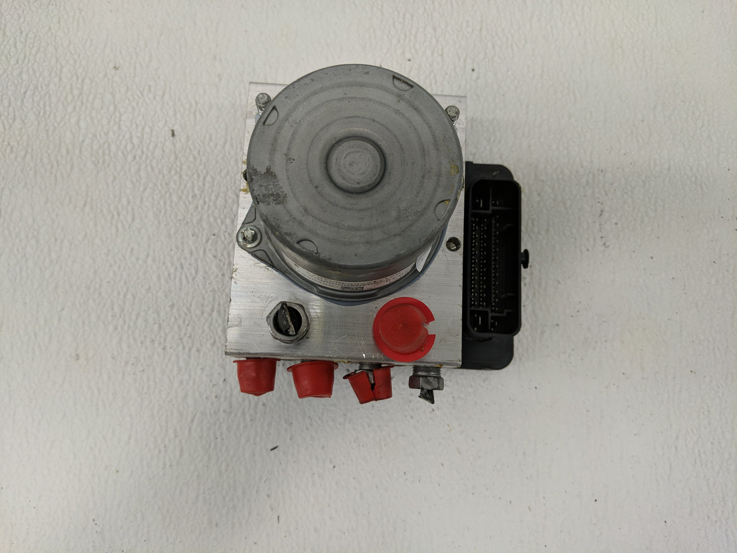 2016 Cadillac Ats ABS Pump Control Module Replacement P/N:84244635 Fits OEM Used Auto Parts - Oemusedautoparts1.com