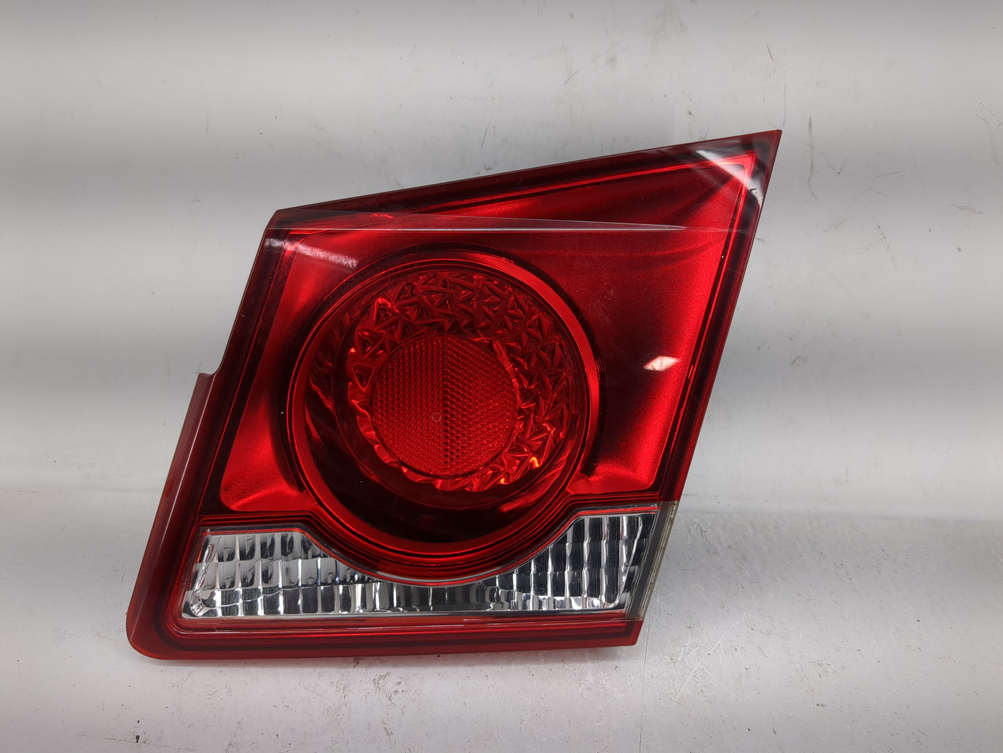 2015-2018 Cadillac Ats Tail Light Assembly Passenger Right OEM P/N:3057KLCP Fits Fits 2015 2016 2018 OEM Used Auto Parts - O