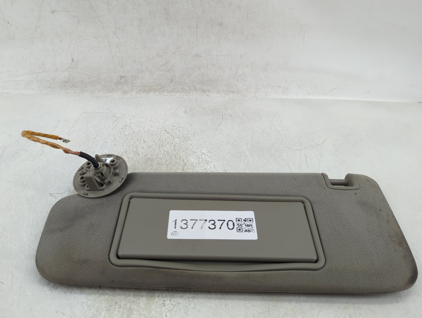 2018 Cadillac Ats Sun Visor Shade Replacement Driver Left Mirror Fits OEM Used Auto Parts - Oemusedautoparts1.com