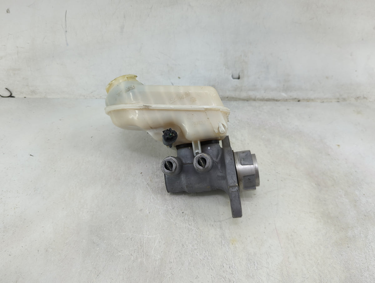 2015-2018 Cadillac Ats Brake Master Cylinder - Oemusedautoparts1.com