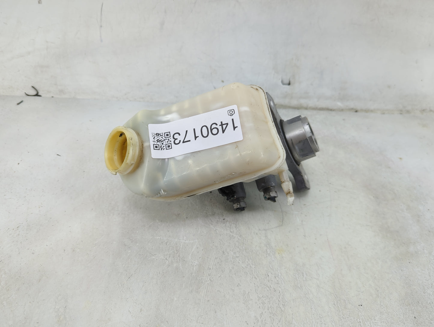 2015-2018 Cadillac Ats Brake Master Cylinder - Oemusedautoparts1.com