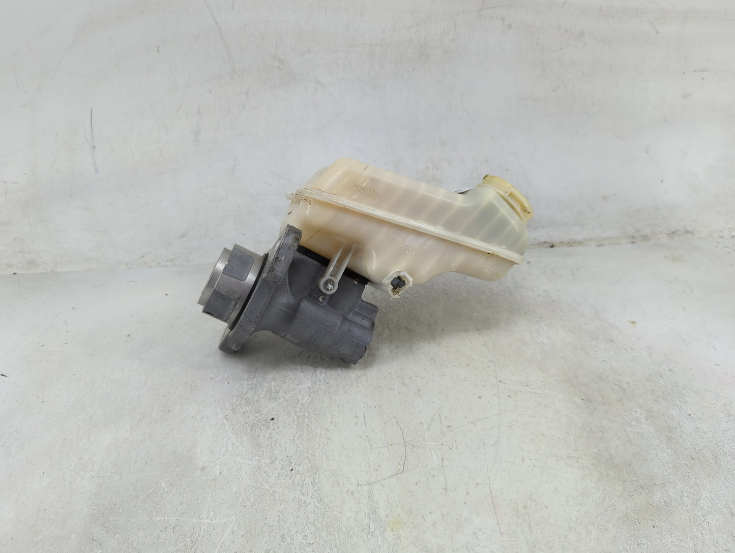 2015-2018 Cadillac Ats Brake Master Cylinder - Oemusedautoparts1.com