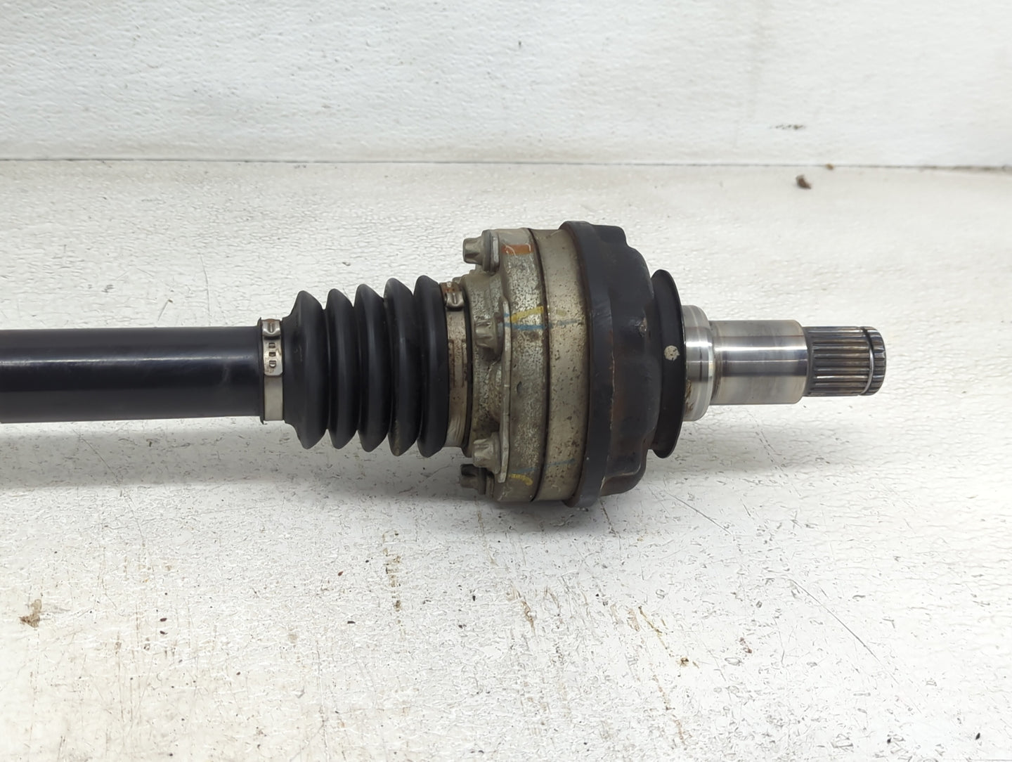 2016-2018 Cadillac Ct6 Axle Shaft Rear Driver Cv C/v - Oemusedautoparts1.com