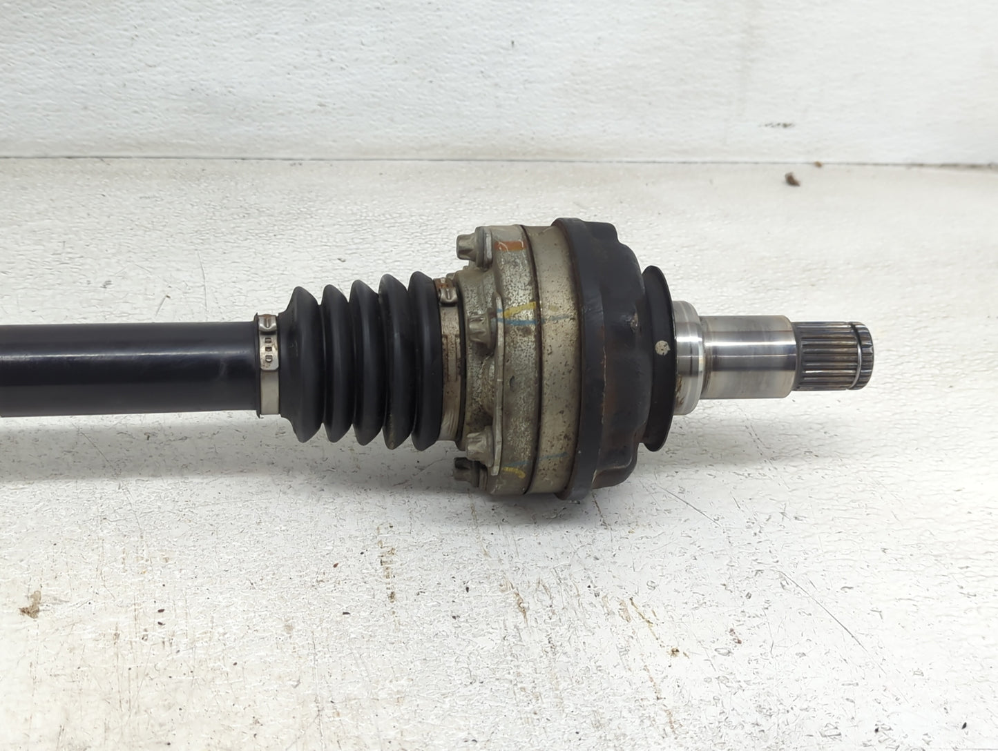 2016-2018 Cadillac Ct6 Axle Shaft Rear Driver Cv C/v - Oemusedautoparts1.com