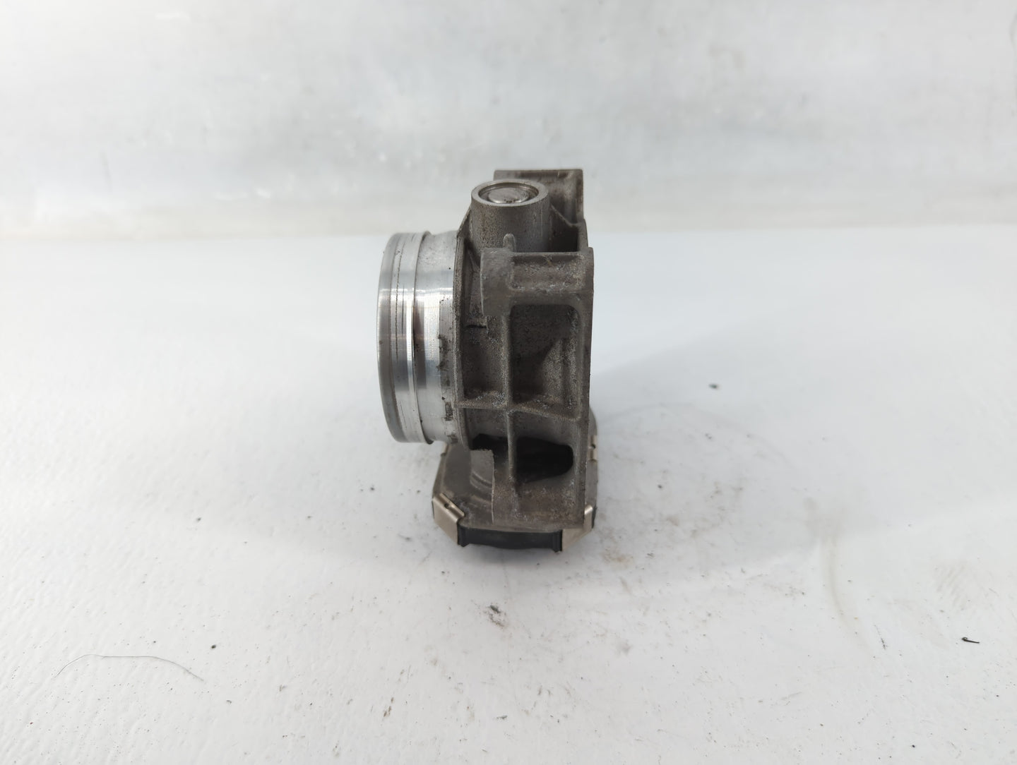 2016-2018 Cadillac Ct6 Throttle Body P/N:12670837AA Fits Fits 2013 2014 2015 2016 2017 2018 2019 2020 2021 OEM Used Auto Par