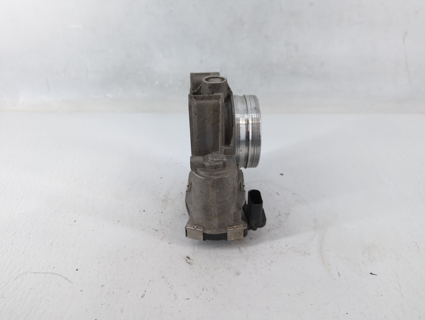 2016-2018 Cadillac Ct6 Throttle Body P/N:12670837AA Fits Fits 2013 2014 2015 2016 2017 2018 2019 2020 2021 OEM Used Auto Par