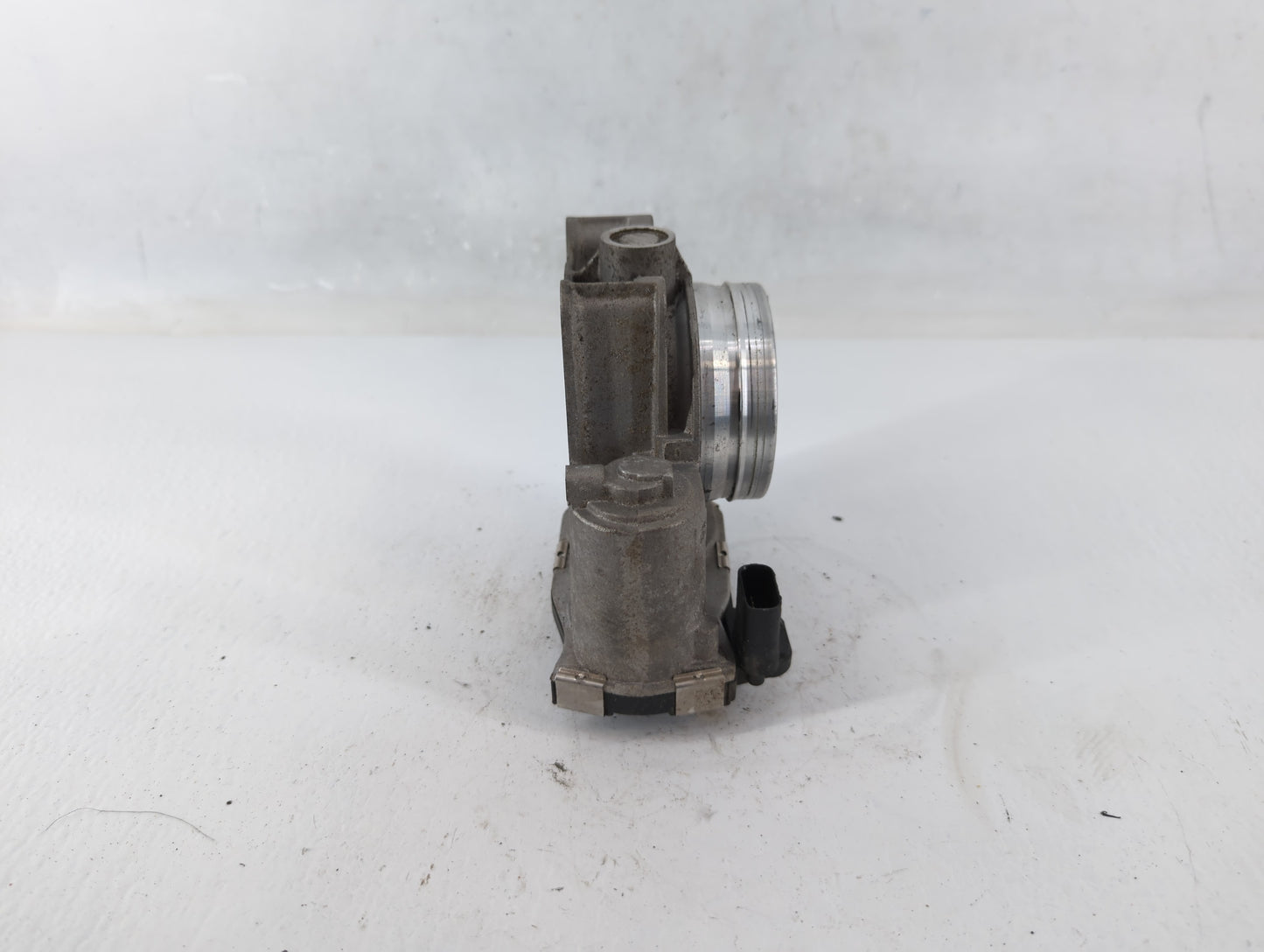 2016-2018 Cadillac Ct6 Throttle Body P/N:12670837AA Fits Fits 2013 2014 2015 2016 2017 2018 2019 2020 2021 OEM Used Auto Par