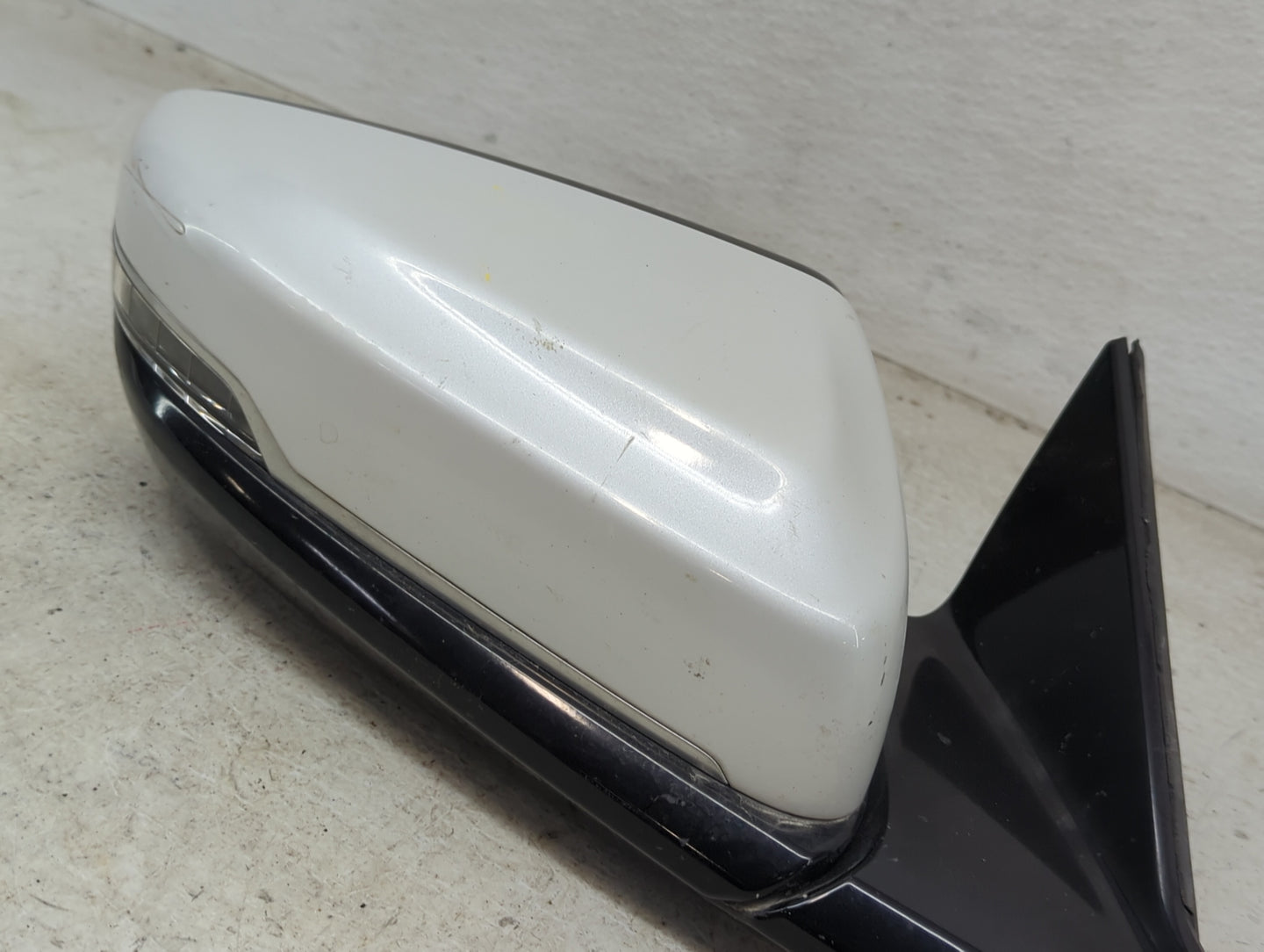 2016-2019 Cadillac Cts Passenger Side View Mirror - Right Door Mirror OEM Used - Oemusedautoparts1.com