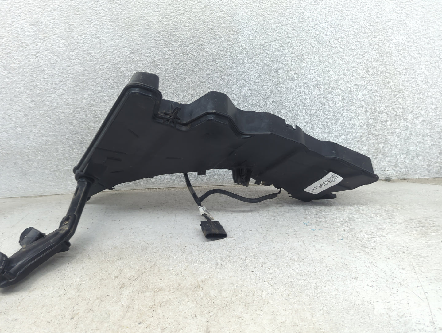 2016-2019 Cadillac Cts Windshield Washer Fluid Reservoir Bottle Oem - Oemusedautoparts1.com