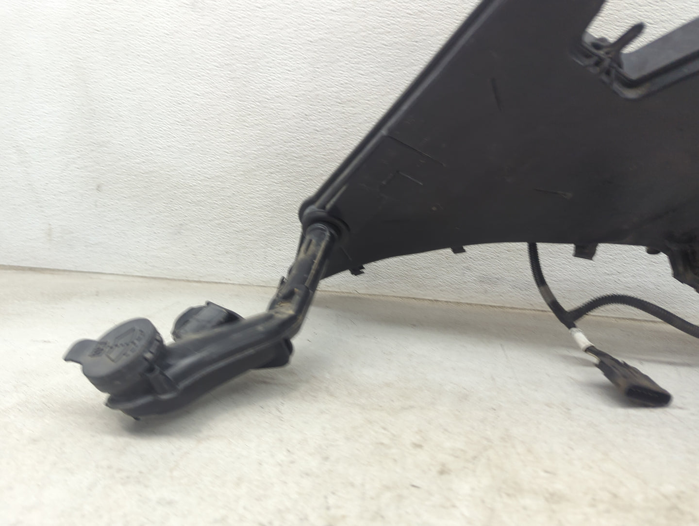2016-2019 Cadillac Cts Windshield Washer Fluid Reservoir Bottle Oem - Oemusedautoparts1.com