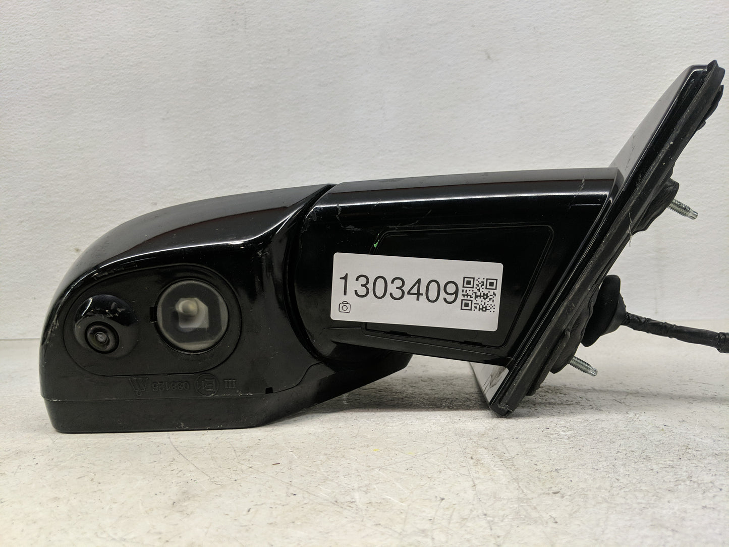 2015-2020 Cadillac Escalade Passenger Side View Mirror - Right Door Mirror OEM Used - Oemusedautoparts1.com