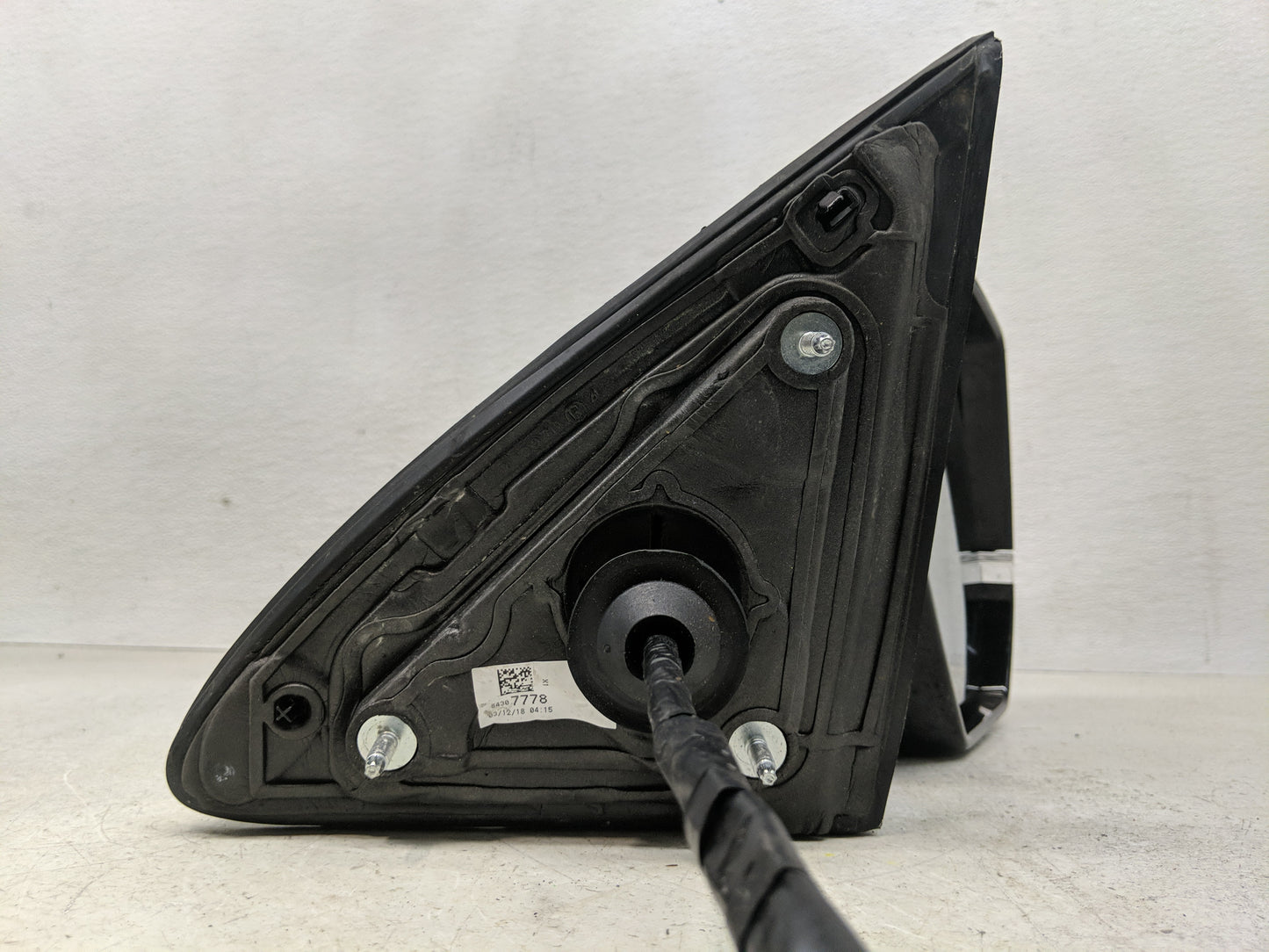 2015-2020 Cadillac Escalade Passenger Side View Mirror - Right Door Mirror OEM Used - Oemusedautoparts1.com