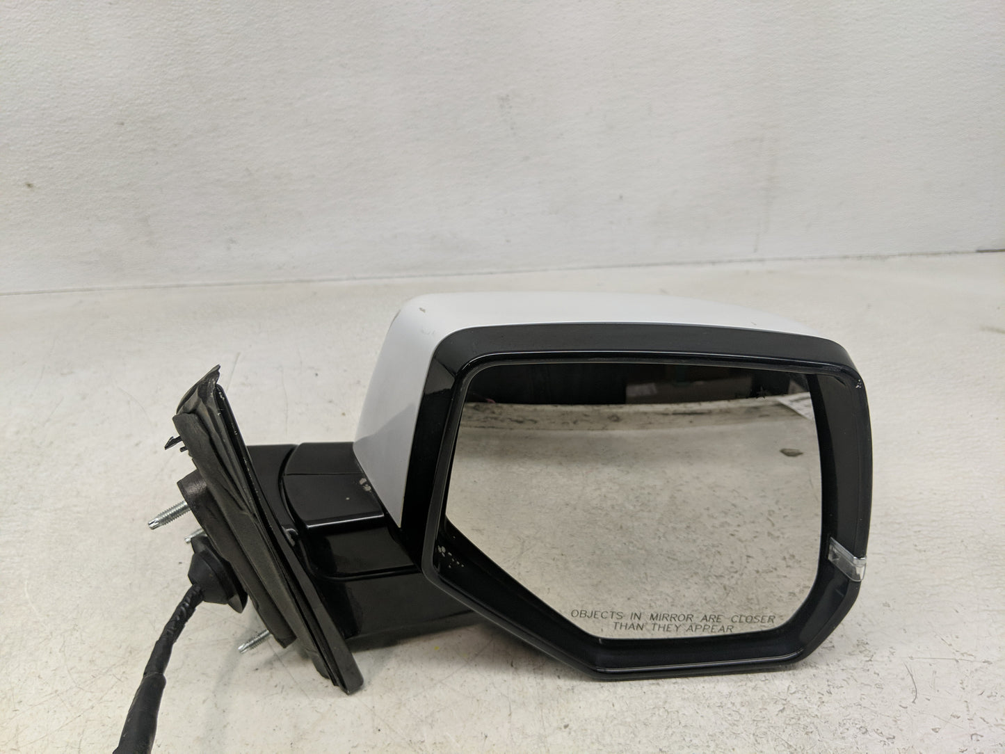 2015-2020 Cadillac Escalade Passenger Side View Mirror - Right Door Mirror OEM Used - Oemusedautoparts1.com