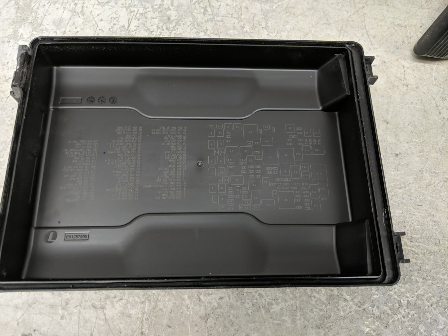 2015-2020 Cadillac Escalade Fusebox Fuse Box Panel Relay Module P/N:718845576 84114437 Fits Fits 2015 2016 2017 2018 2019 20