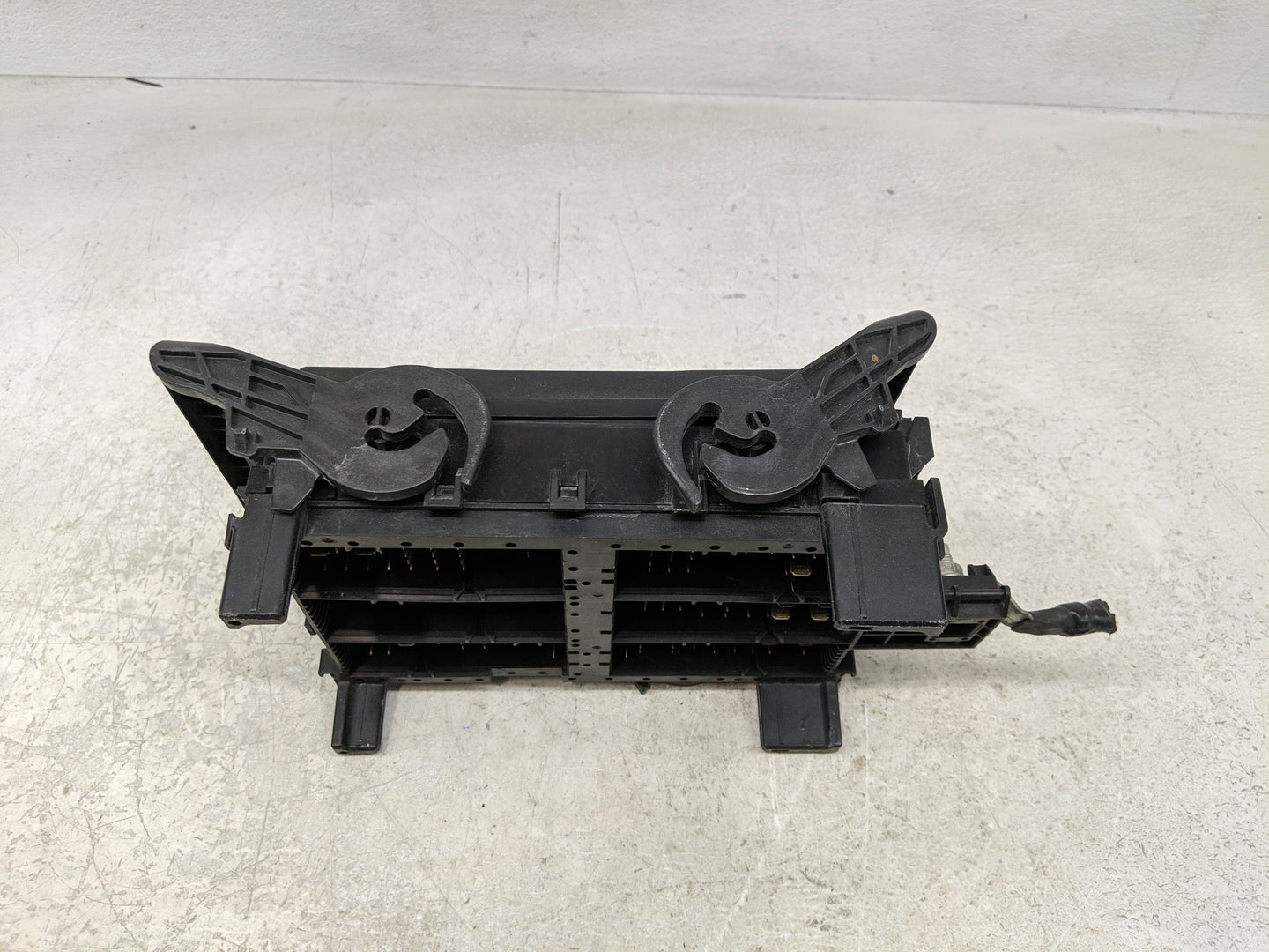 2015-2020 Cadillac Escalade Fusebox Fuse Box Panel Relay Module P/N:718845576 84114437 Fits Fits 2015 2016 2017 2018 2019 20