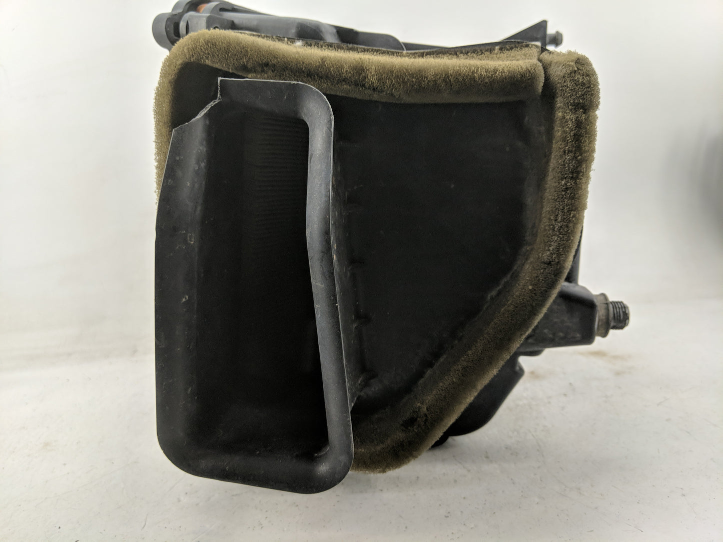 2018 Cadillac Xt5 Air Cleaner Intake-duct Hose Tube - Oemusedautoparts1.com