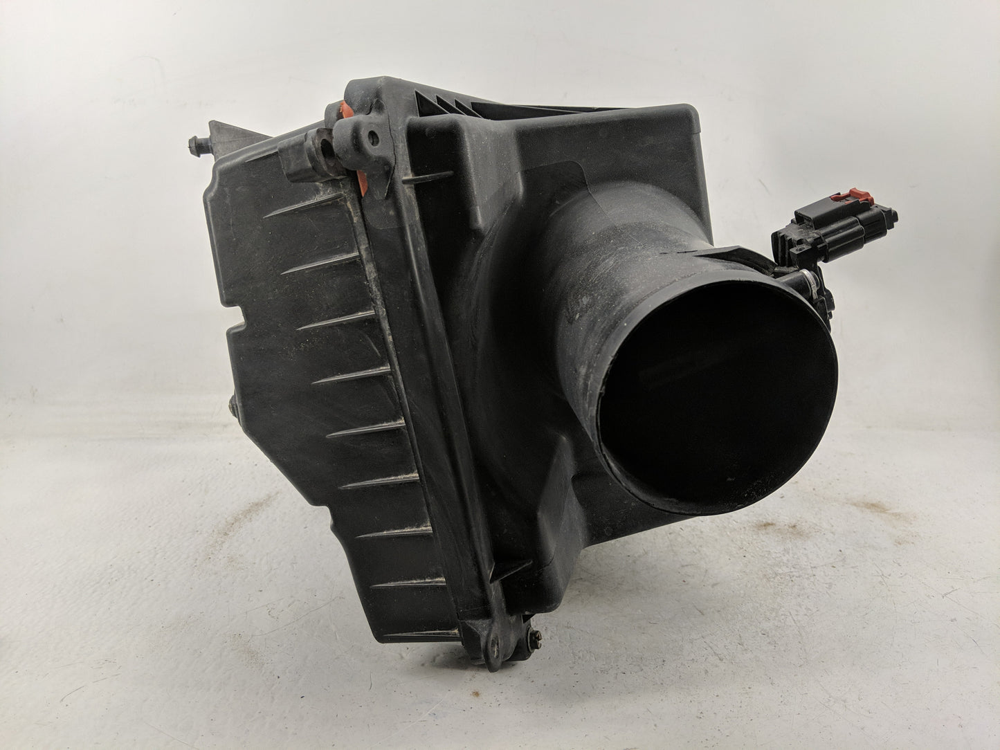 2018 Cadillac Xt5 Air Cleaner Intake-duct Hose Tube - Oemusedautoparts1.com