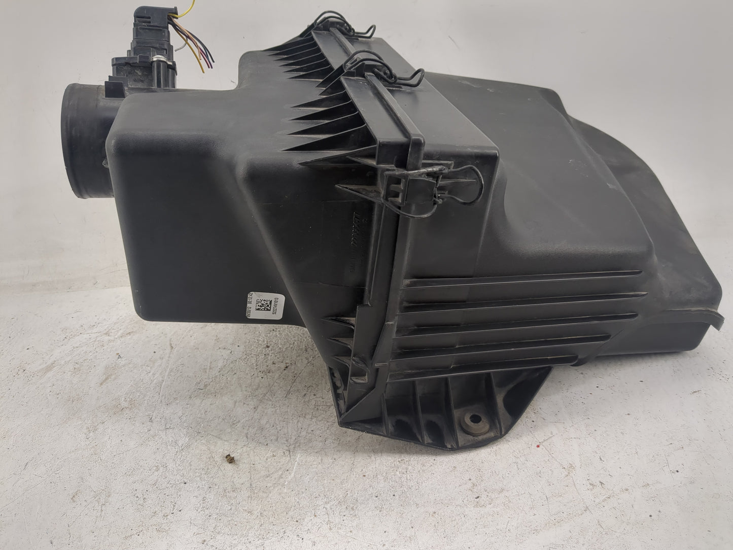 2018 Cadillac Xt5 Air Cleaner Intake-duct Hose Tube - Oemusedautoparts1.com