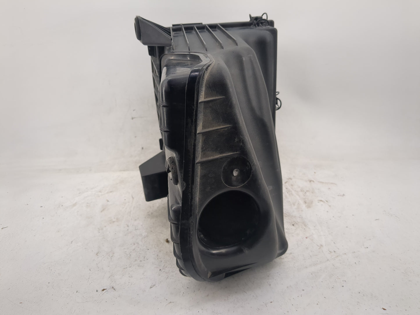 2018 Cadillac Xt5 Air Cleaner Intake-duct Hose Tube - Oemusedautoparts1.com