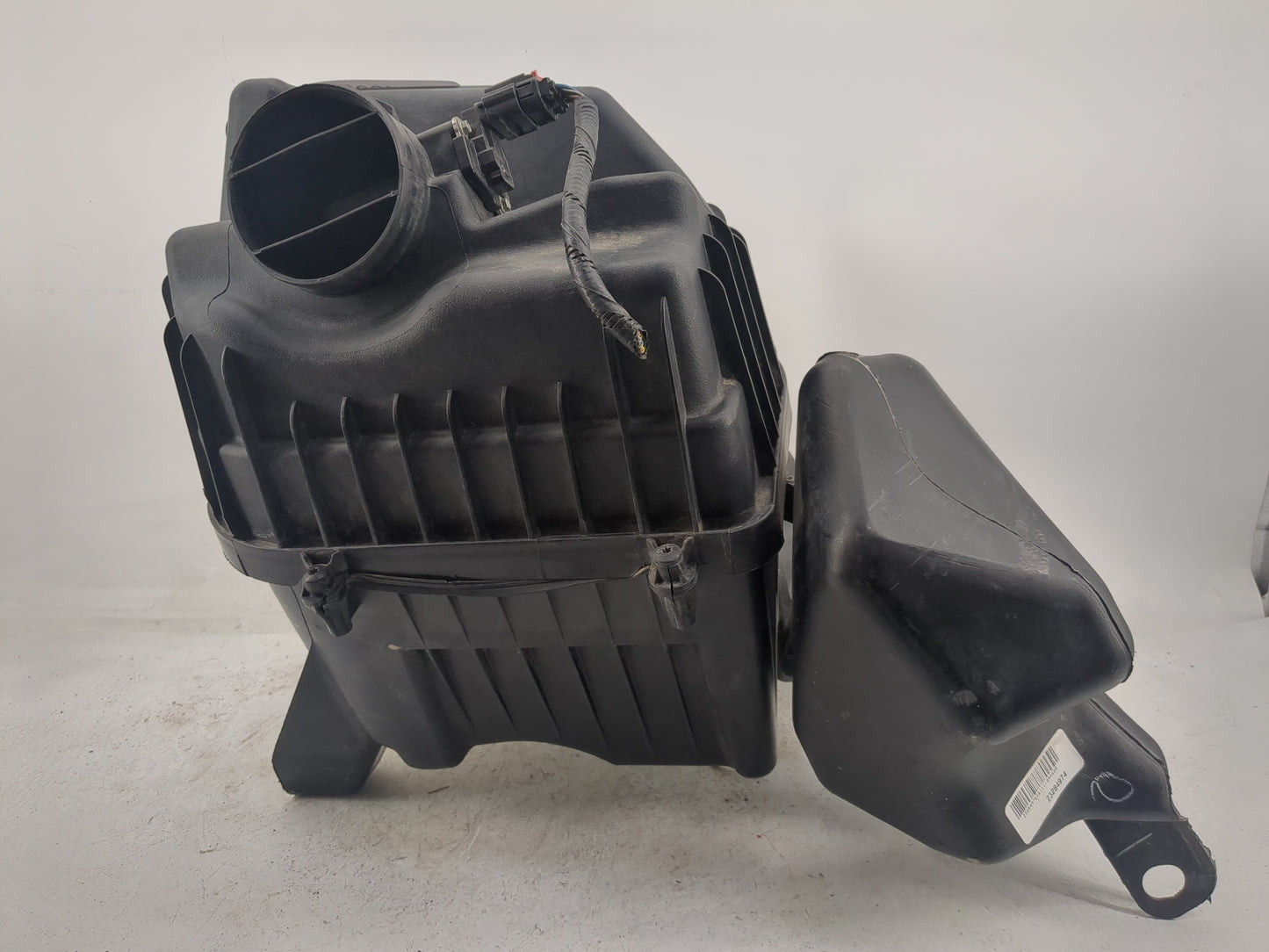 2018 Cadillac Xt5 Air Cleaner Intake-duct Hose Tube - Oemusedautoparts1.com