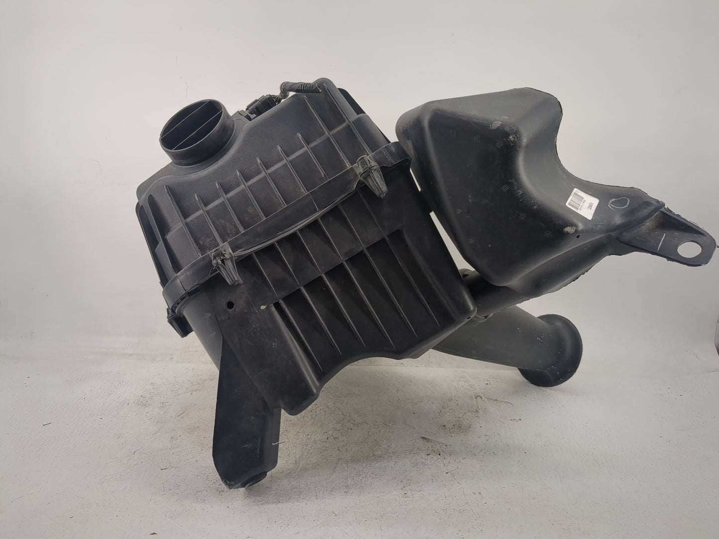 2018 Cadillac Xt5 Air Cleaner Intake-duct Hose Tube - Oemusedautoparts1.com