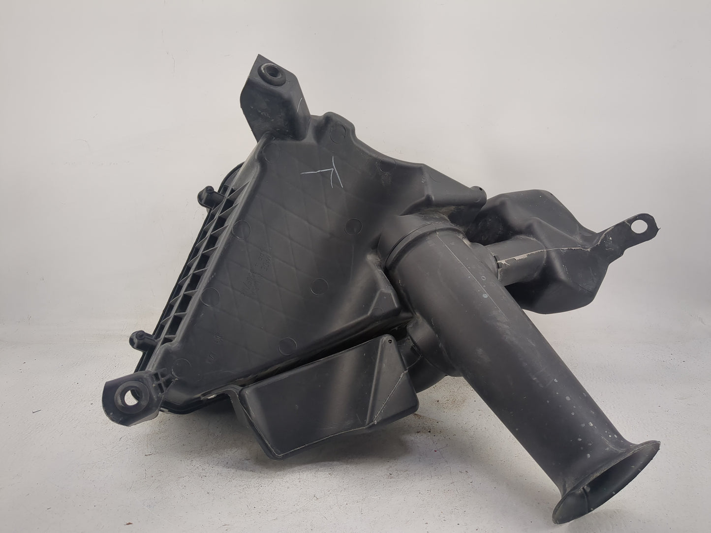 2018 Cadillac Xt5 Air Cleaner Intake-duct Hose Tube - Oemusedautoparts1.com