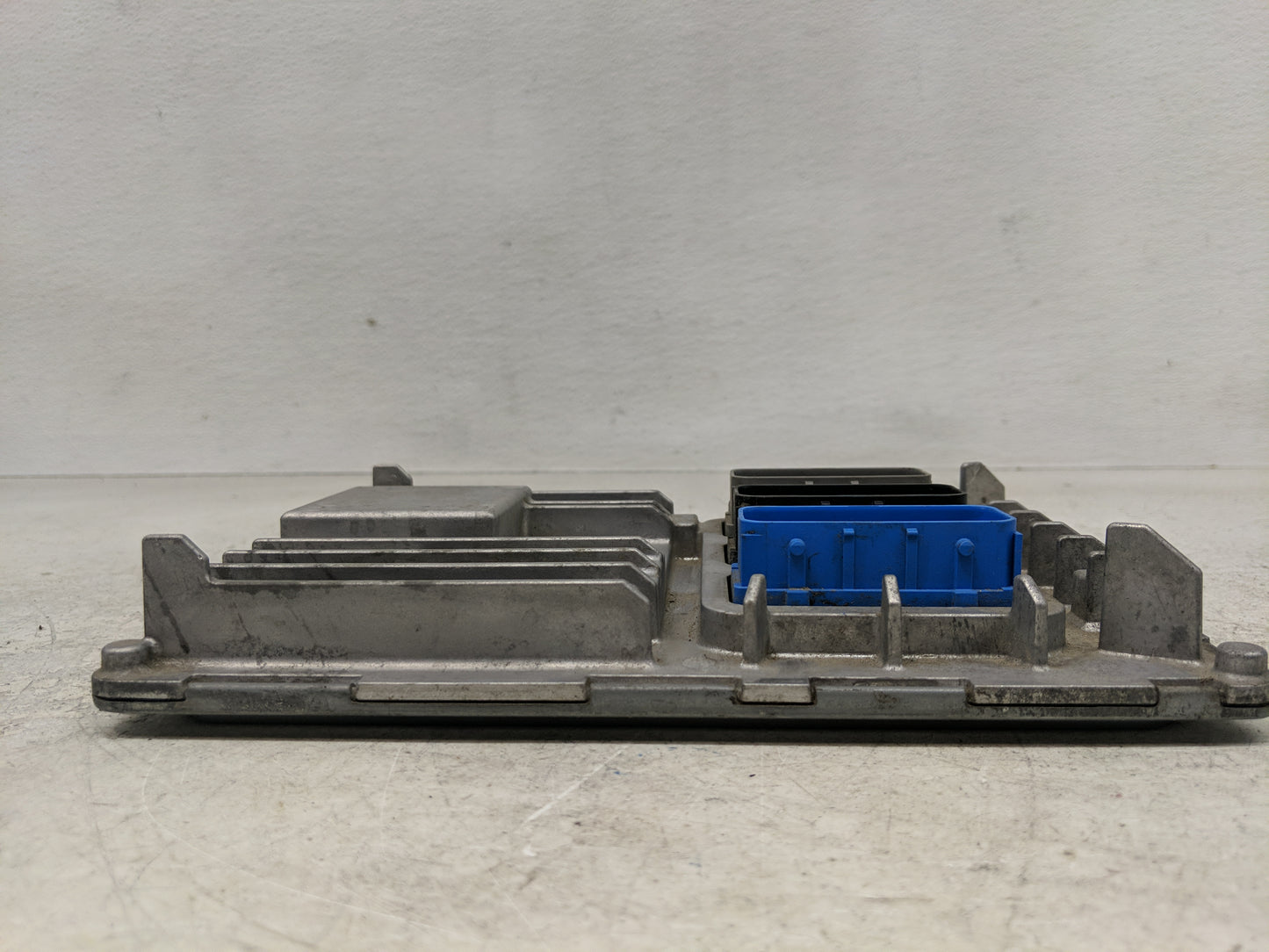 2017-2020 Cadillac Xt5 PCM Engine Control Computer ECU ECM PCU OEM P/N:039045703 12686058 Fits OEM Used Auto Parts - Oemused