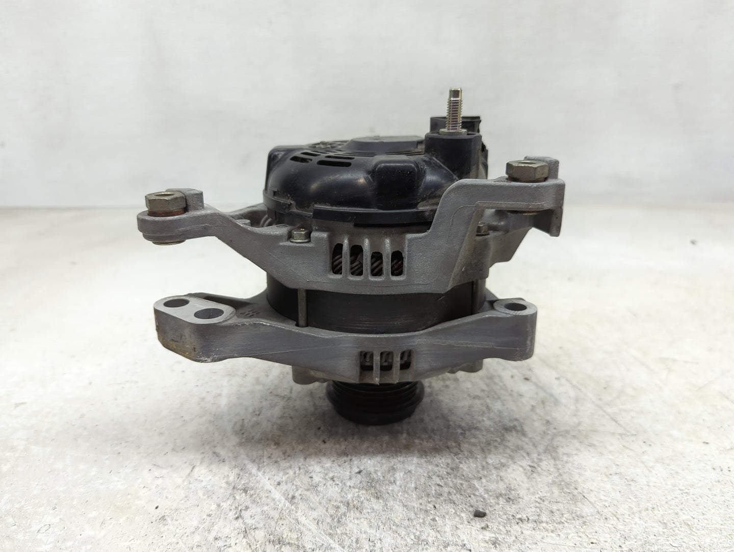 2017-2020 Cadillac Xt5 Alternator Replacement Generator Charging Assembly Engine OEM P/N:TN104211-8912 13520809 Fits OEM Use