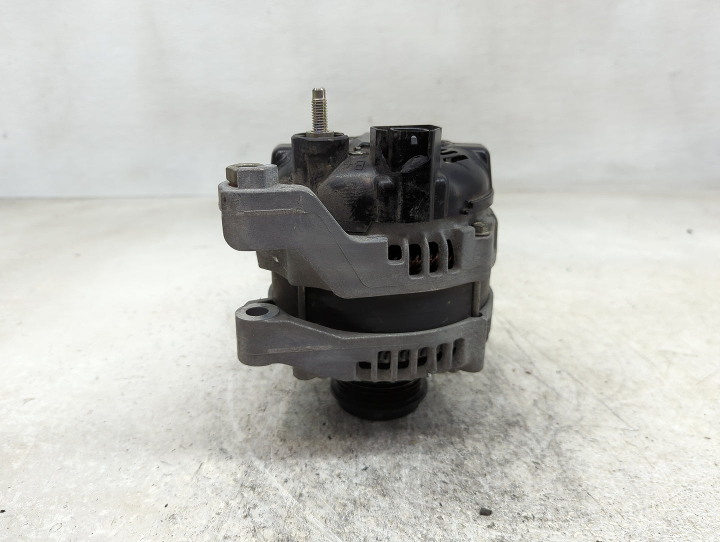 2017-2020 Cadillac Xt5 Alternator Replacement Generator Charging Assembly Engine OEM P/N:TN104211-8912 13520809 Fits OEM Use