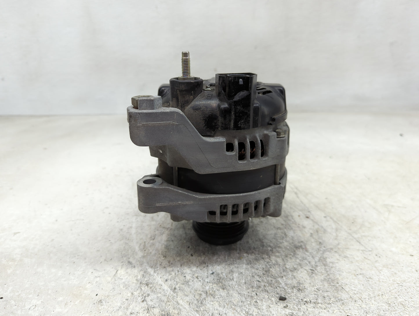 2017-2020 Cadillac Xt5 Alternator Replacement Generator Charging Assembly Engine OEM P/N:TN104211-8912 13520809 Fits OEM Use