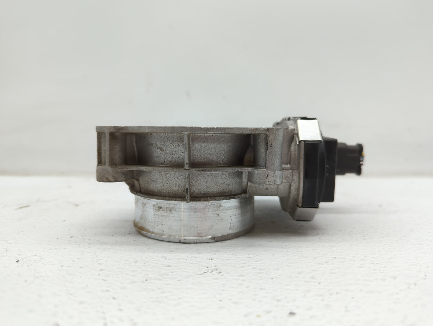 2017-2018 Cadillac Xt5 Throttle Body P/N:12671014 12648414, 1267 1014 Fits Fits 2016 2017 2018 2019 OEM Used Auto Parts - Oe