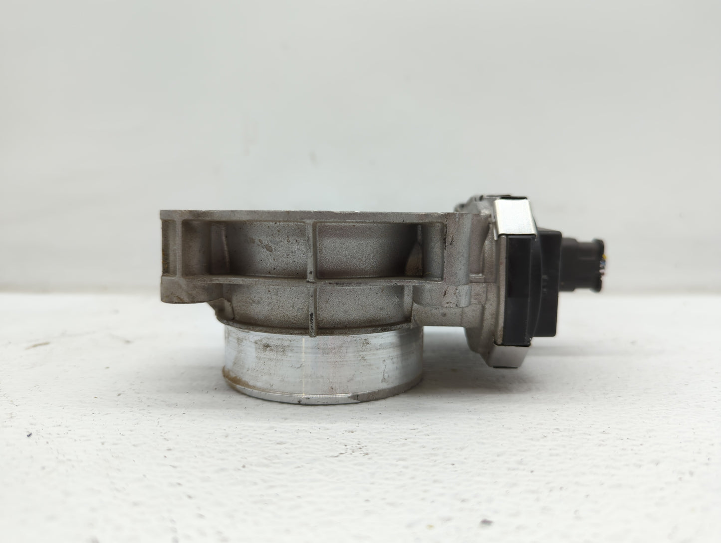 2017-2018 Cadillac Xt5 Throttle Body P/N:12671014 12648414, 1267 1014 Fits Fits 2016 2017 2018 2019 OEM Used Auto Parts - Oe