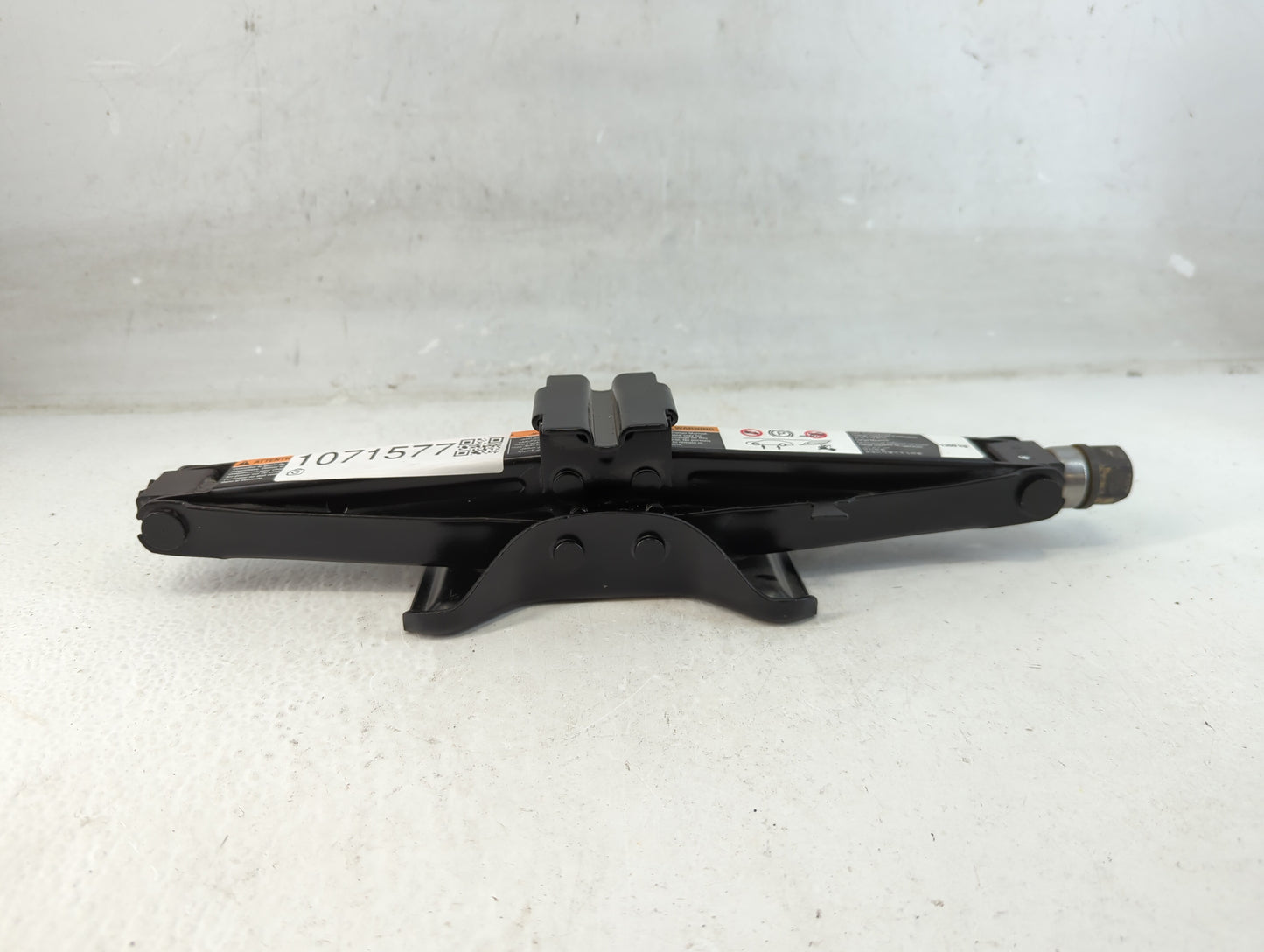 2018 Cadillac Xts Spare Scissor Car Jack - Oemusedautoparts1.com