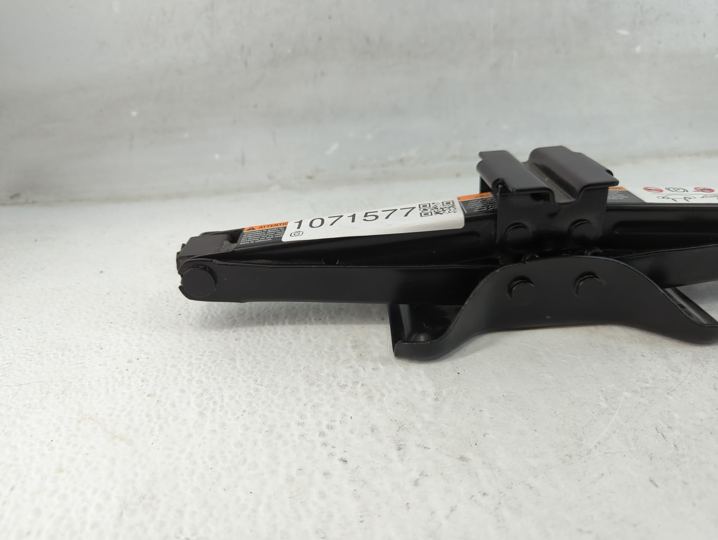 2018 Cadillac Xts Spare Scissor Car Jack - Oemusedautoparts1.com