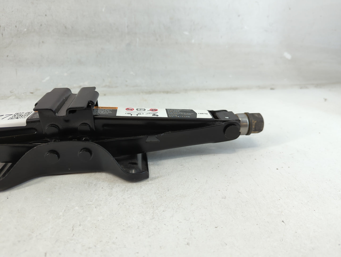 2018 Cadillac Xts Spare Scissor Car Jack - Oemusedautoparts1.com