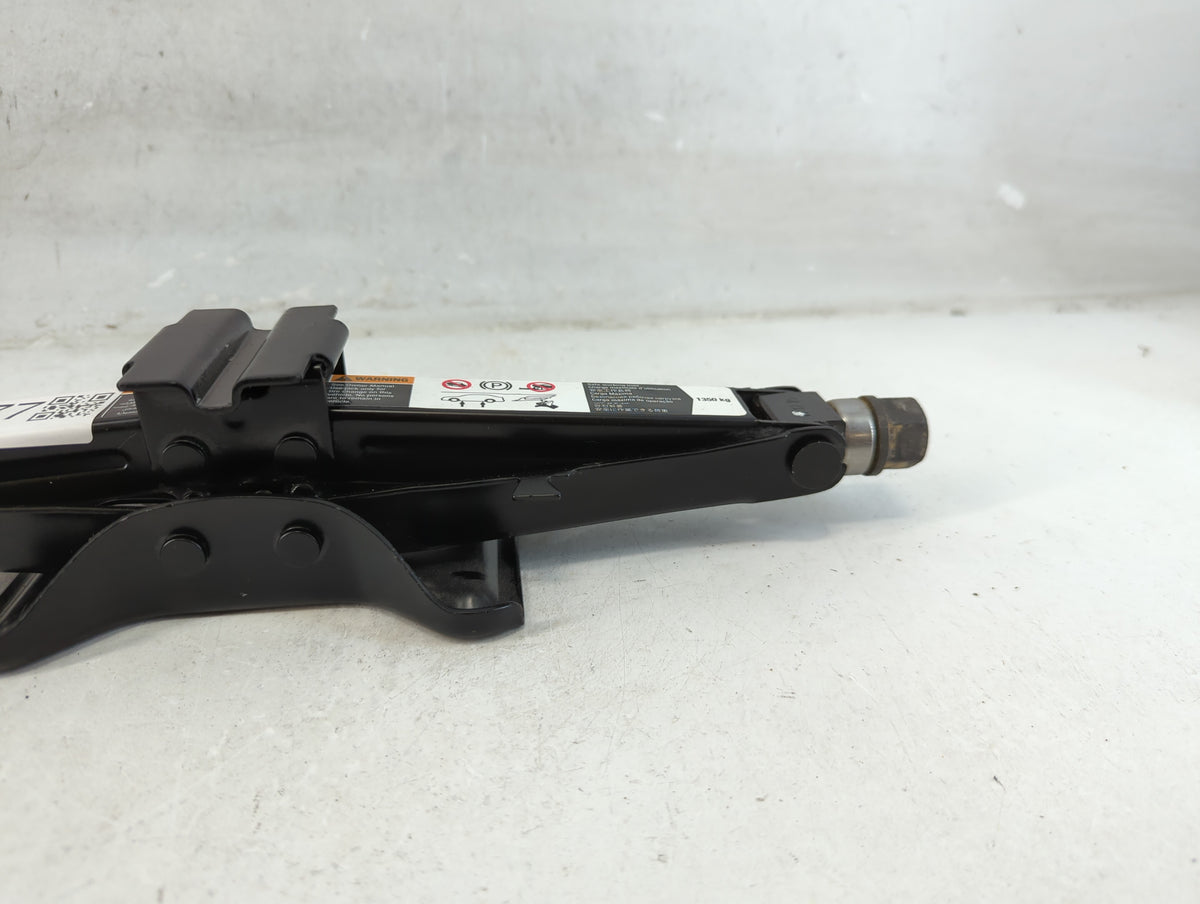 2018 Cadillac Xts Spare Scissor Car Jack - Oemusedautoparts1.com
