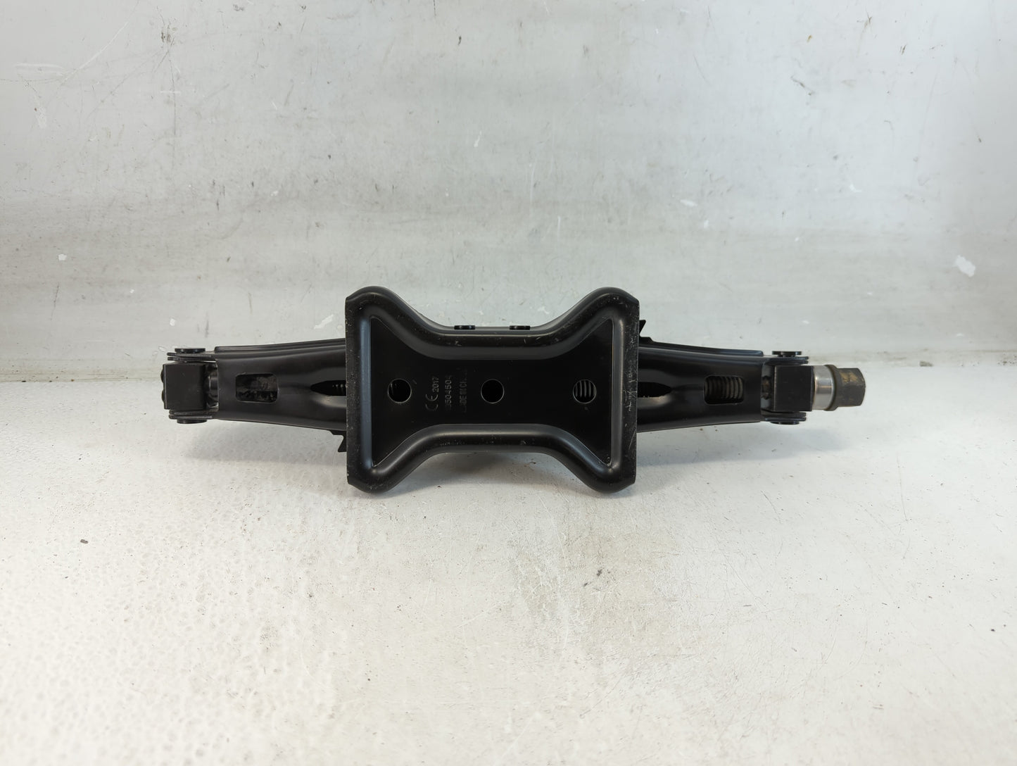 2018 Cadillac Xts Spare Scissor Car Jack - Oemusedautoparts1.com