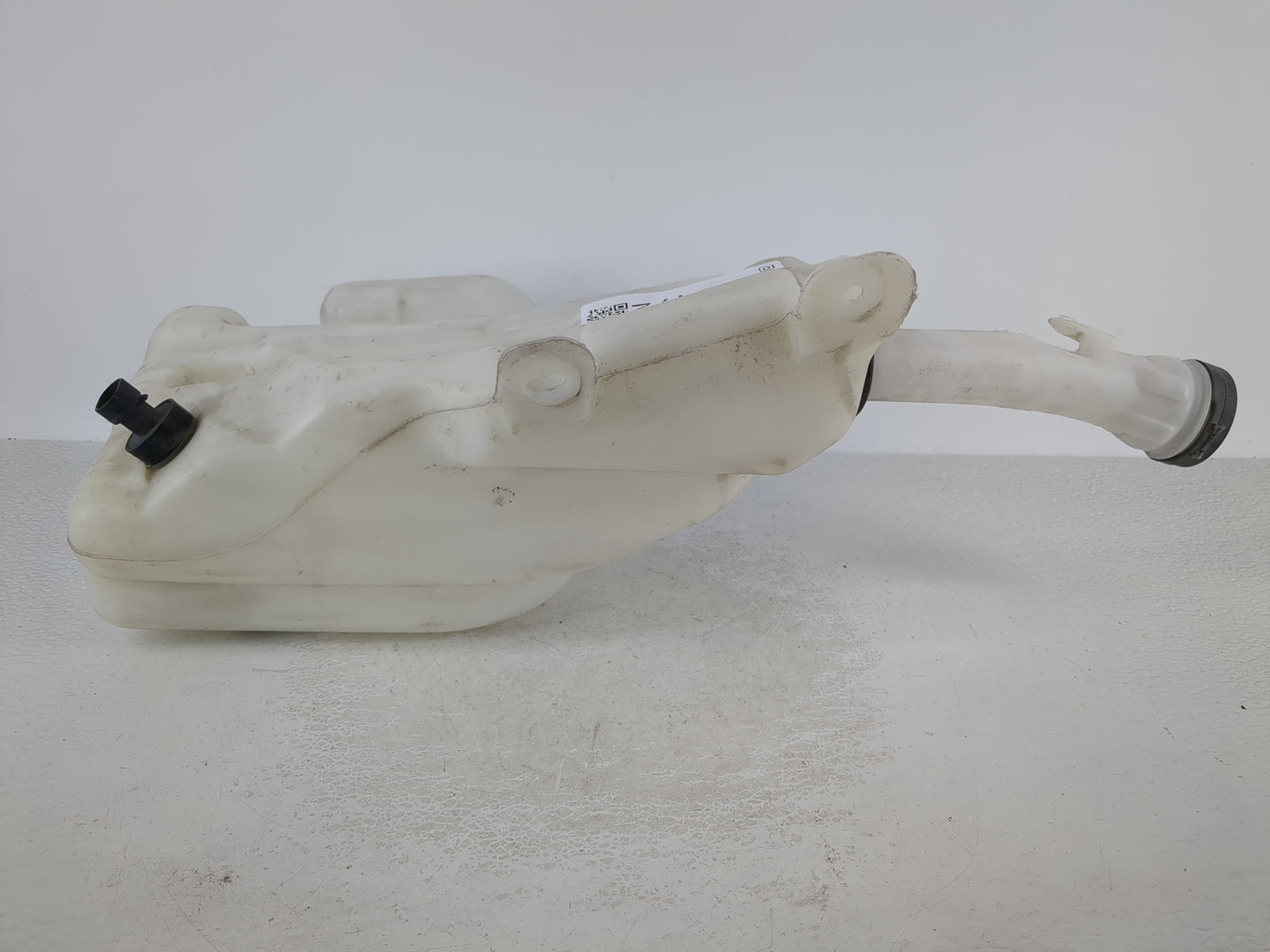 2013-2019 Cadillac Xts Windshield Washer Fluid Reservoir Bottle Oem - Oemusedautoparts1.com