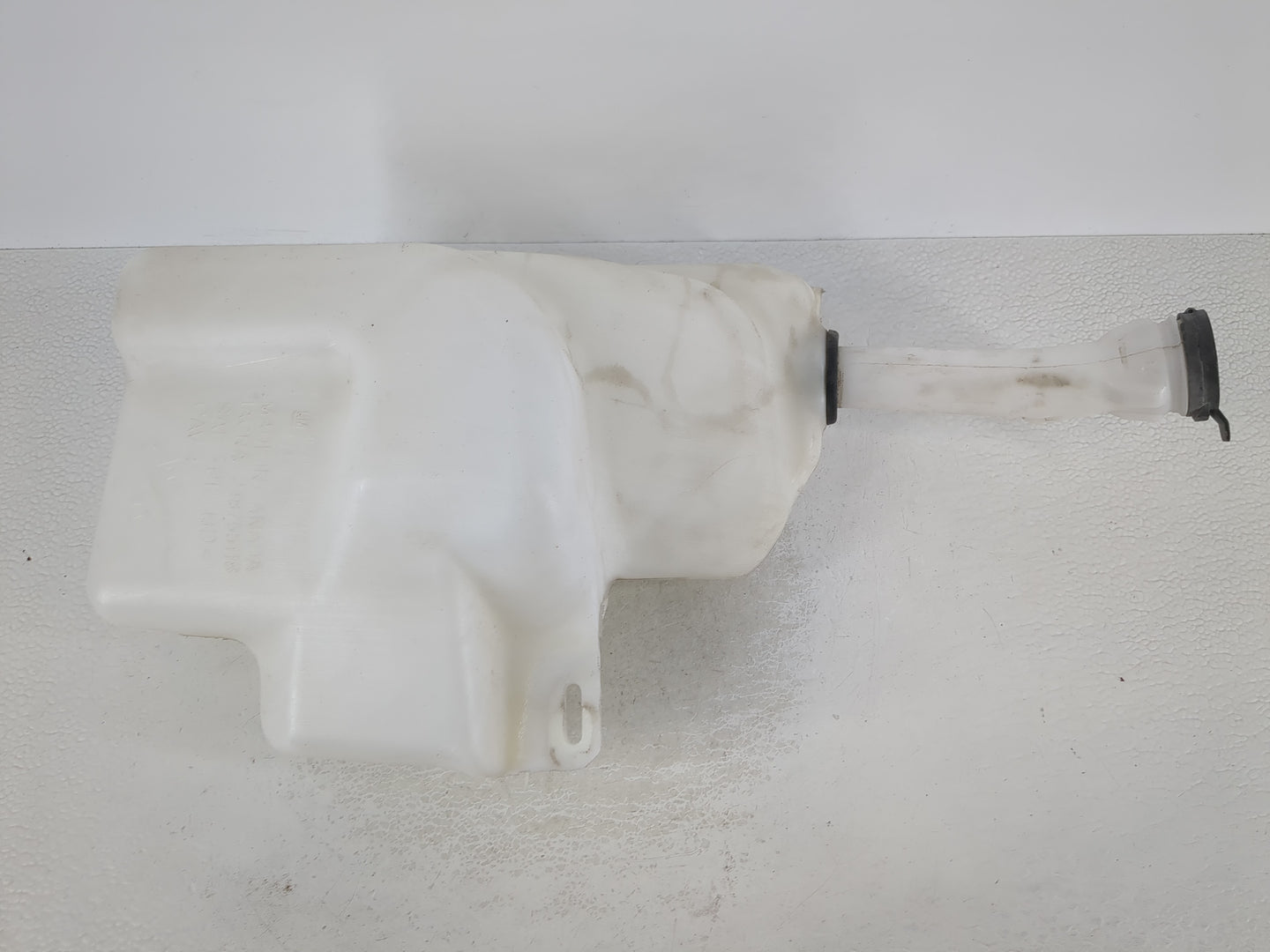 2013-2019 Cadillac Xts Windshield Washer Fluid Reservoir Bottle Oem - Oemusedautoparts1.com