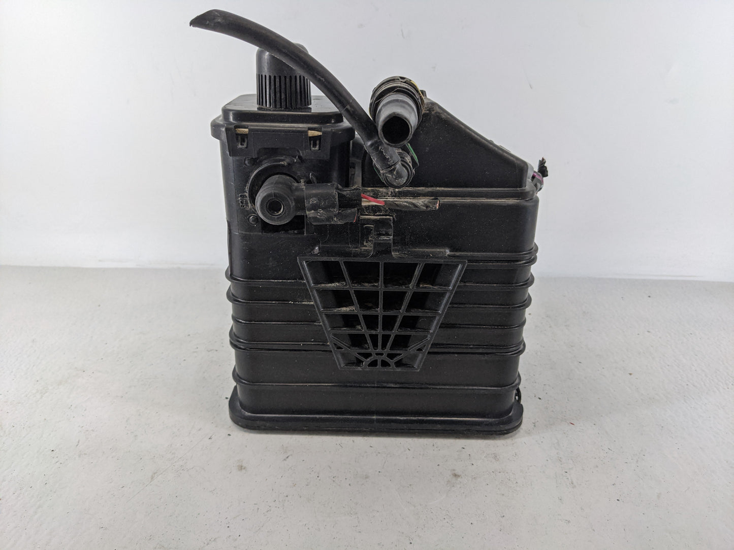 2018 Cadillac Xts Fuel Vapor Charcoal Canister - Oemusedautoparts1.com