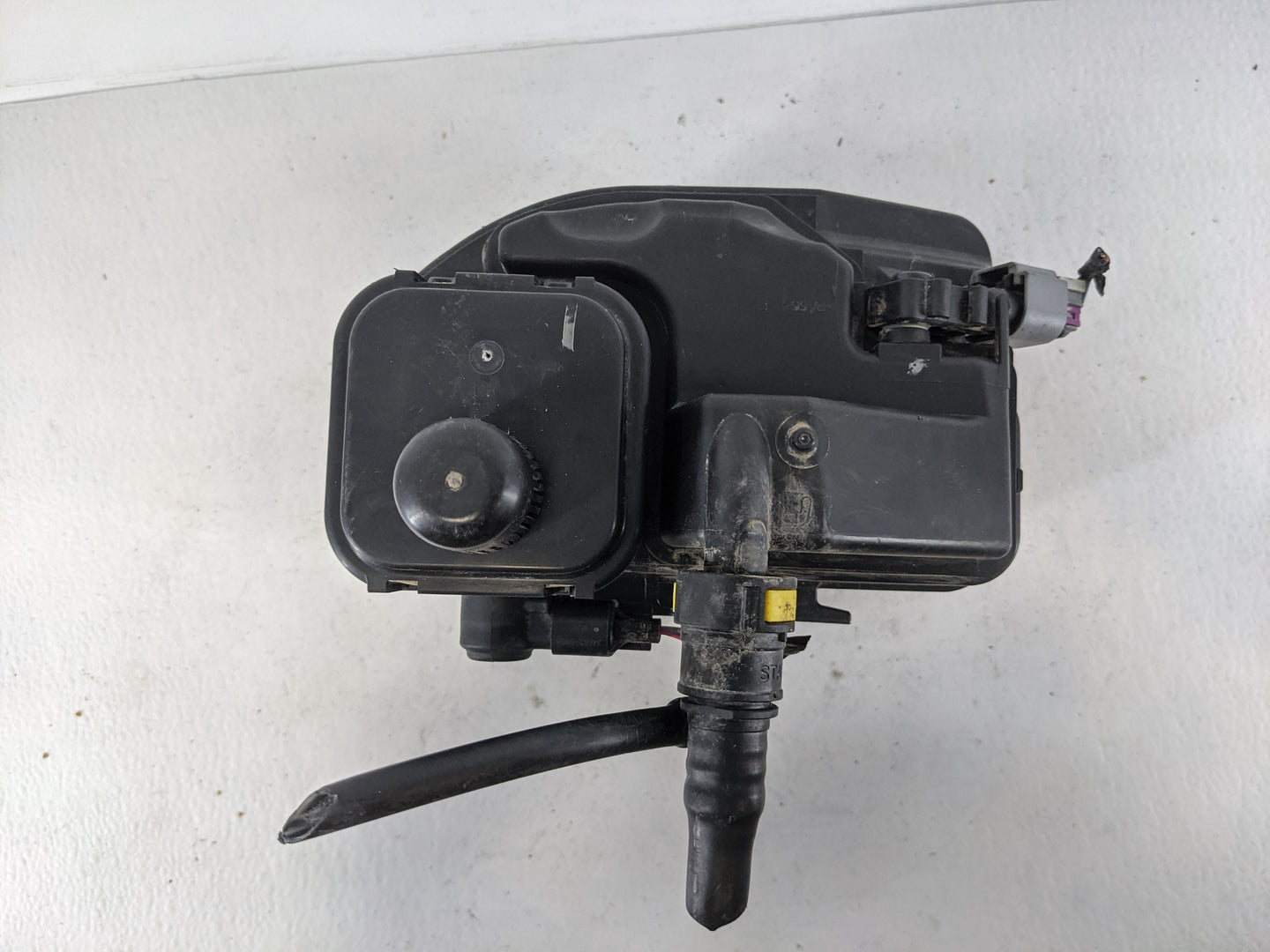 2018 Cadillac Xts Fuel Vapor Charcoal Canister - Oemusedautoparts1.com