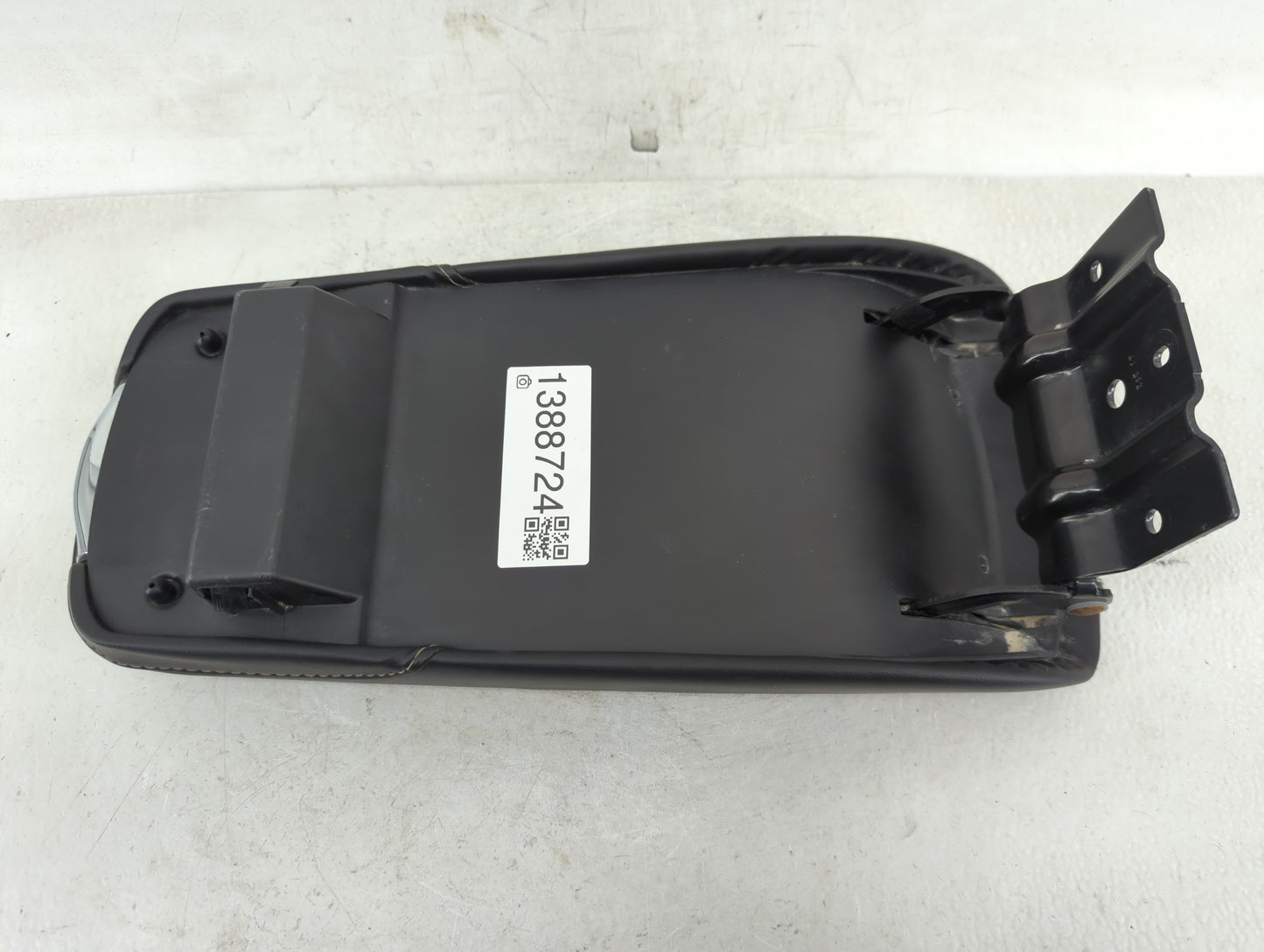 2018 Cadillac Xts Center Console Armrest Cover Lid Fits OEM Used Auto Parts - Oemusedautoparts1.com