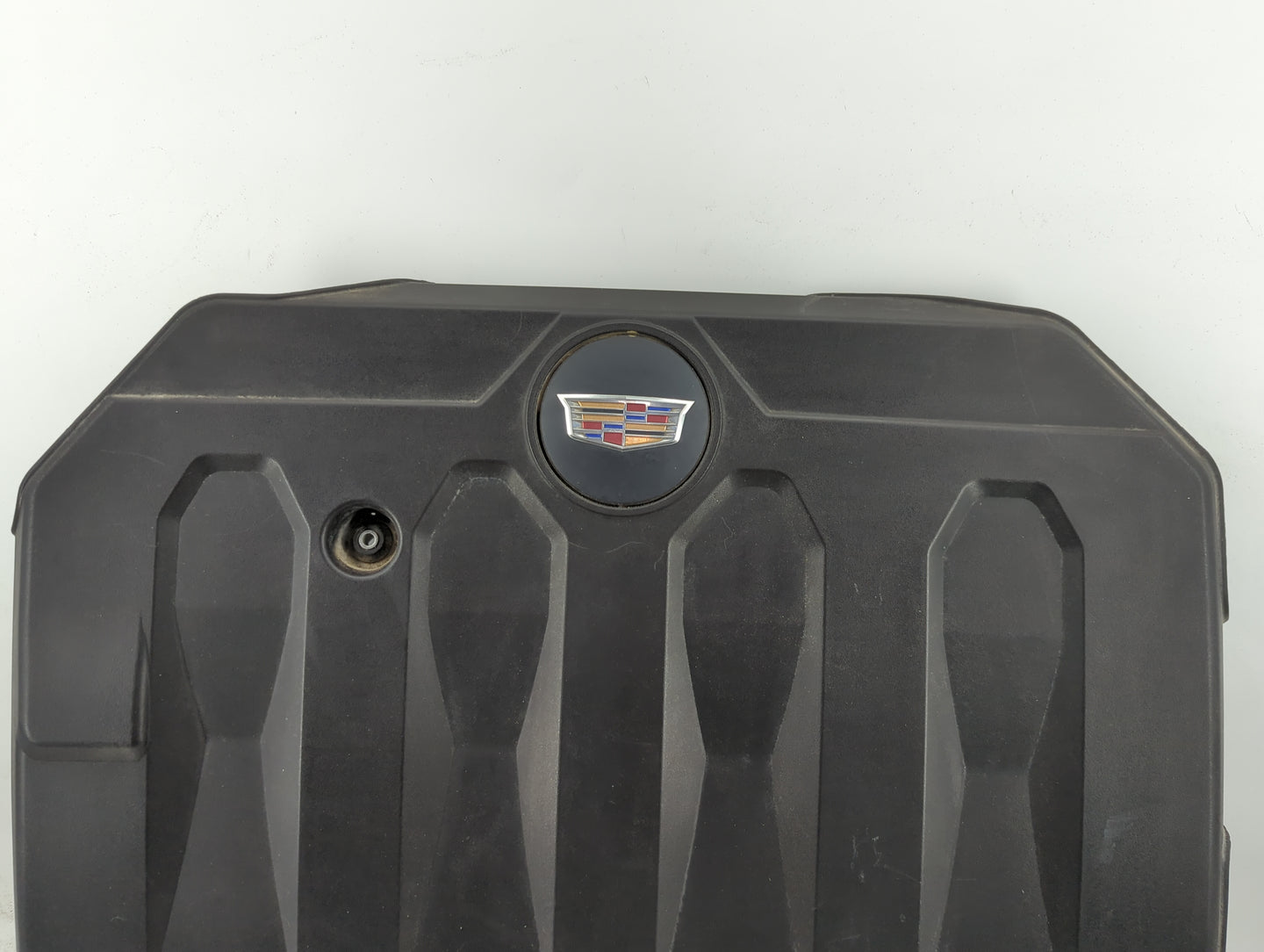 2018 Cadillac Xts Engine Cover - Oemusedautoparts1.com