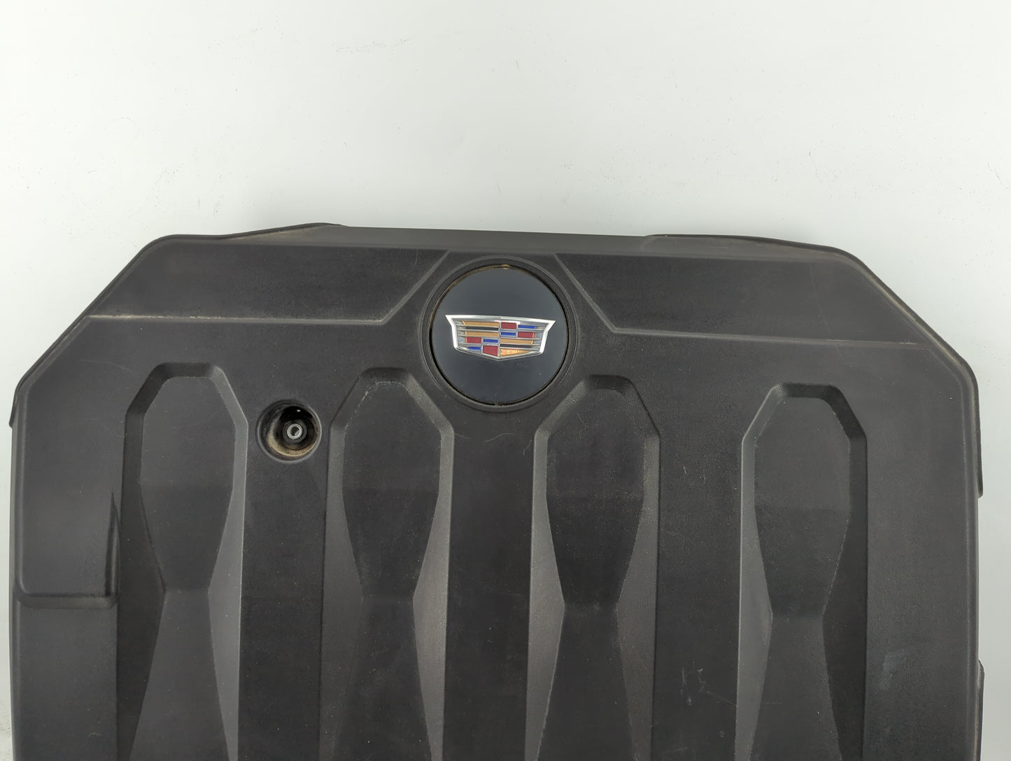 2018 Cadillac Xts Engine Cover - Oemusedautoparts1.com