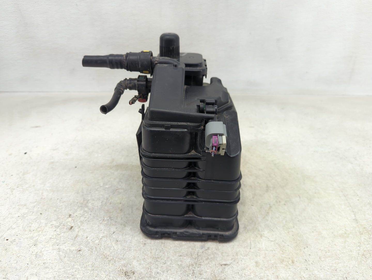 2018 Cadillac Xts Fuel Vapor Charcoal Canister 1389778 - Oemusedautoparts1.com