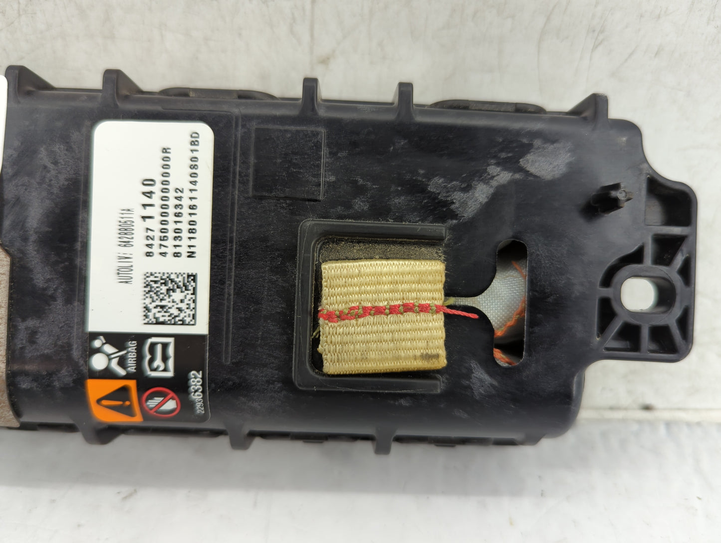 2018-2019 Cadillac Xts Air Bag Passenger Right Knee OEM P/N:84271140 Fits Fits 2018 2019 OEM Used Auto Parts - Oemusedautopa