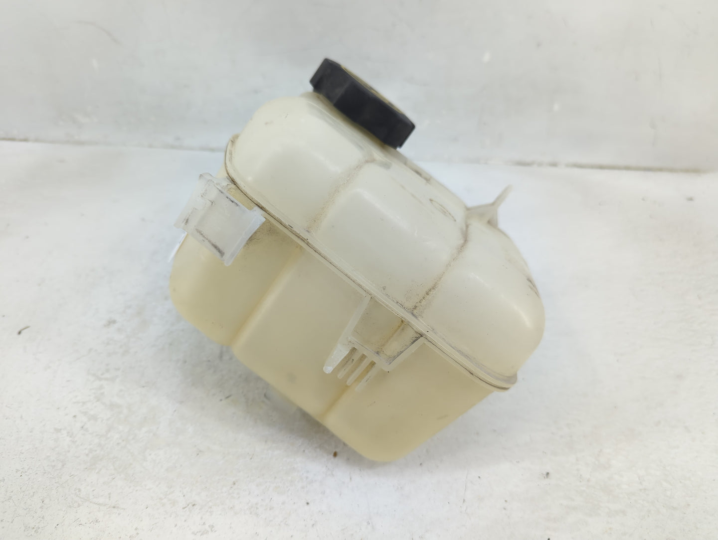 2013-2019 Cadillac Xts Radiator Coolant Overflow Expansion Tank Bottle 1389871 - Oemusedautoparts1.com