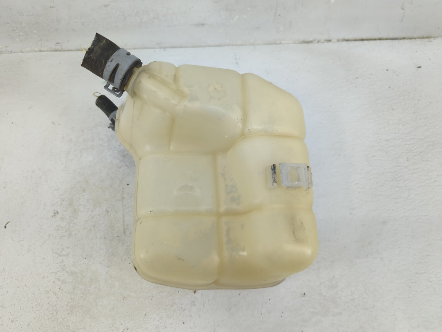 2013-2019 Cadillac Xts Radiator Coolant Overflow Expansion Tank Bottle - Oemusedautoparts1.com