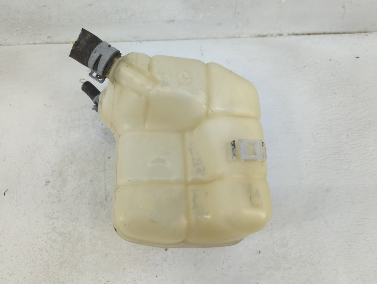 2013-2019 Cadillac Xts Radiator Coolant Overflow Expansion Tank Bottle 1389871 - Oemusedautoparts1.com