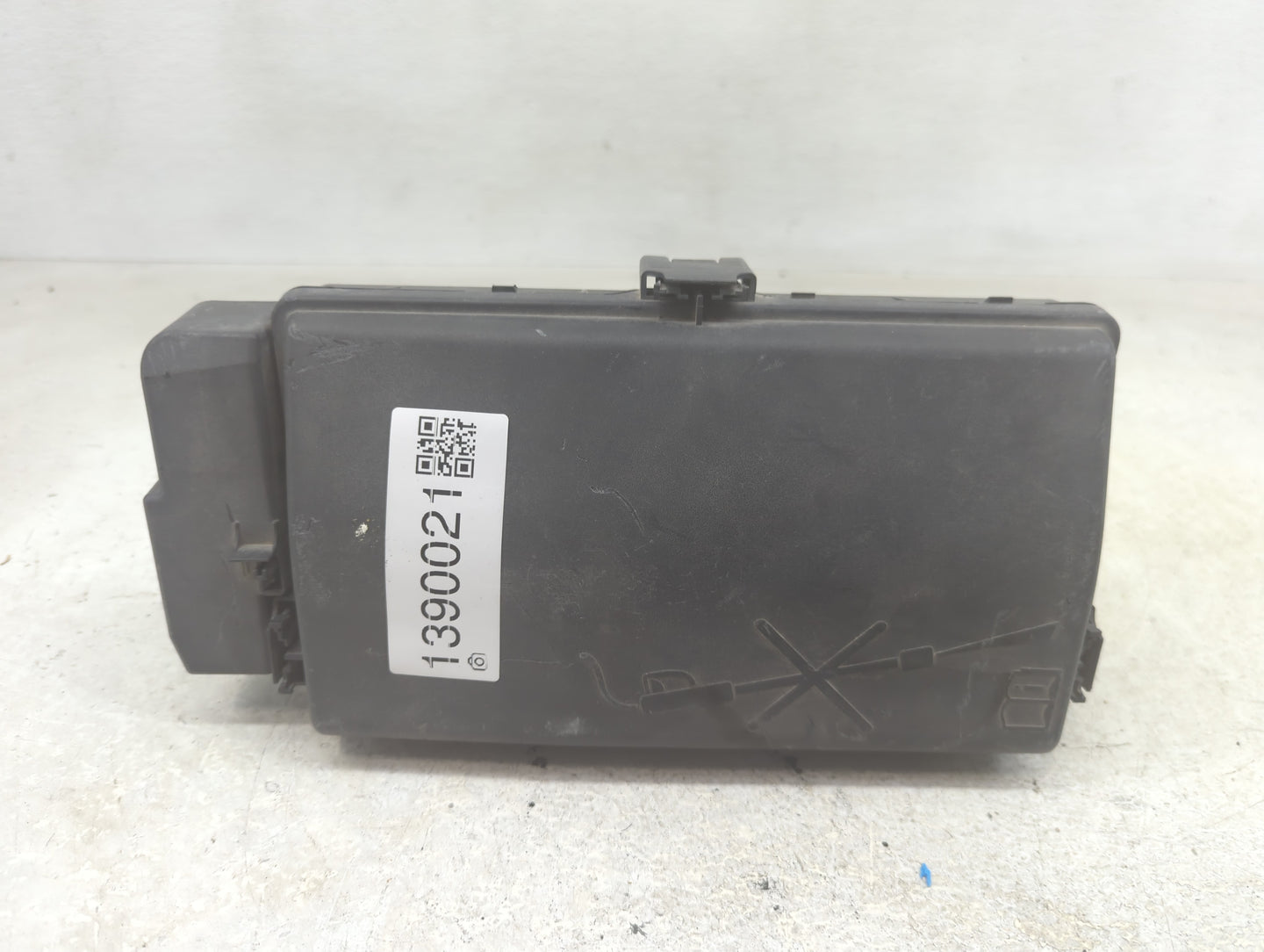 2018-2019 Cadillac Xts Fusebox Fuse Box Panel Relay Module Fits Fits 2018 2019 OEM Used Auto Parts - Oemusedautoparts1.com